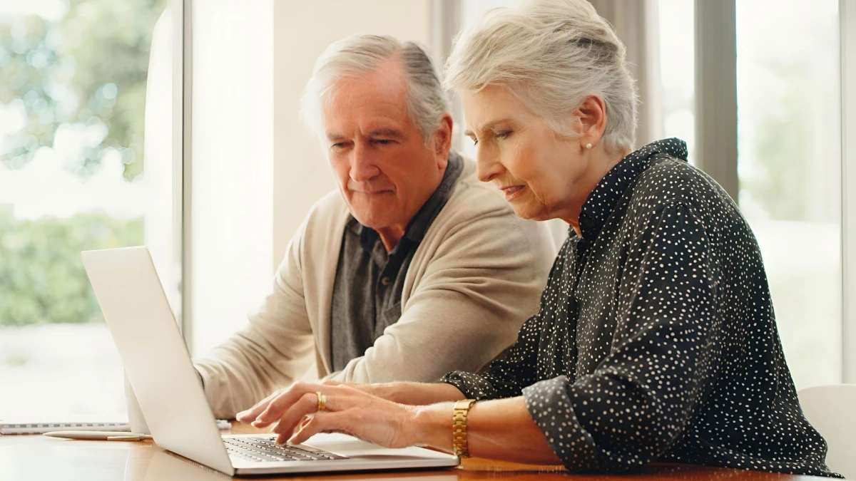 Jusqu’à 3 mois sans pension : l’oubli que font 40 % des futurs retraités chaque été